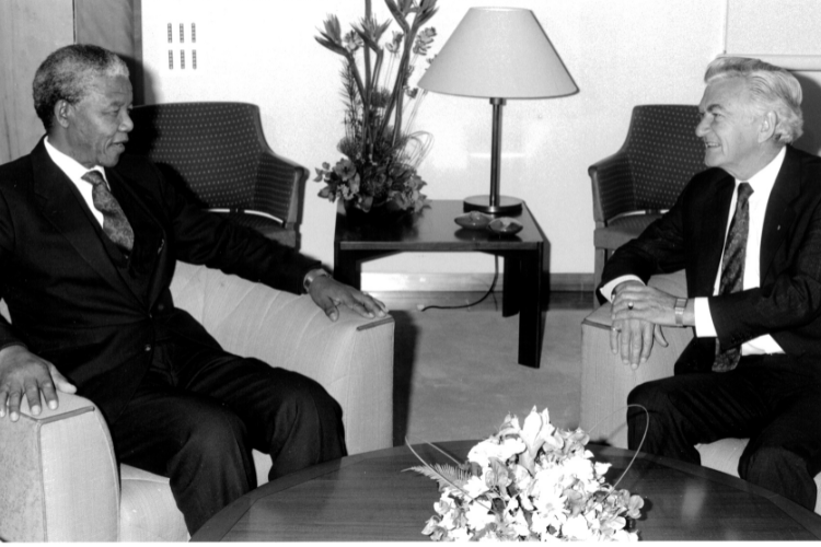 Prime Minister Bob Hawke with Nelson Mandela, Deputy President of the African National Congress at Parliament House, 29 October 1990 (RH24/F495/1), photograph courtesy of the National Archives of Australia (NAA A6180).