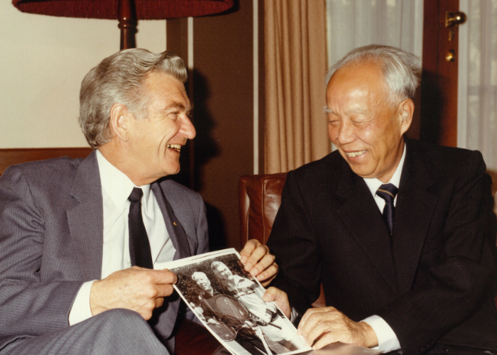The Hon RJL Hawke and Chinese Vice Premier Lan Li, The Lodge 7 September 1986